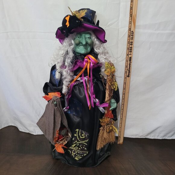 Halloween Witch Sorciere Decoration With Hat & Broom - Picture 12 of 12